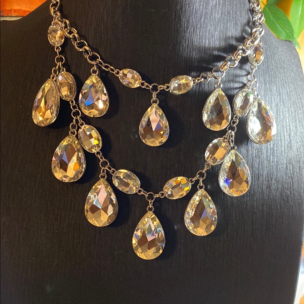 Elegant Silver Teardrop Necklace